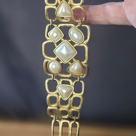 Vintage MCM Avon Women's Gold and White Jewellery - Picture 3 of 8